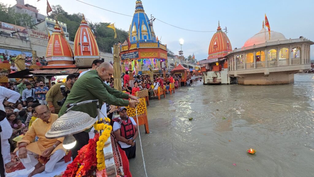 अंतर्राष्ट्रीय-योग-दिवस-के-अवसर-पर-विदेशी-राजनयिक-व-अन्य.jpg