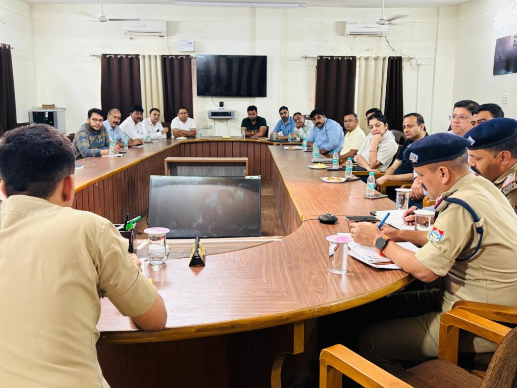 एएसपी-सदर-जितेन्द्र-चौधरी-की-अध्यक्षता-में-सिड़कुल-स्थित-विभिन्न.jpg