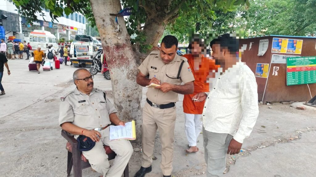 एस0पी0-जीआरपी-के-आदेशानुसार-रेलवे-स्टेशन-हरिद्वार-पर-चलाया-गया.jpg