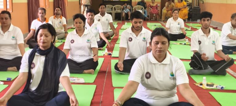 करें-योग-रहें-निरोग-स्वस्थ-जीवन-का-एकमात्र-उपाय-डॉ.jpg