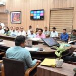 त्रिस्तरीय-पंचायत-चुनाव-तैयारियों-को-लेकर-जिला-निर्वाचन-अधिकारी-सविन.jpeg