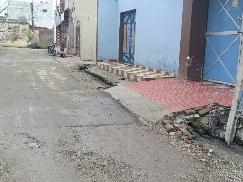 परिवहन-विभाग-की-टीम-तथा-टास्क-फोर्स-लक्सर-ने-मौके.jpg