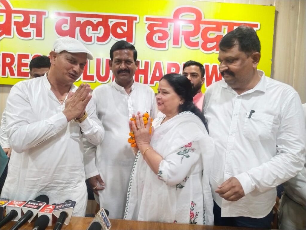 महंगाई-बेरोजगारी-के-चलते-हताशा-निराशा-का-सामना-कर-रही.jpg