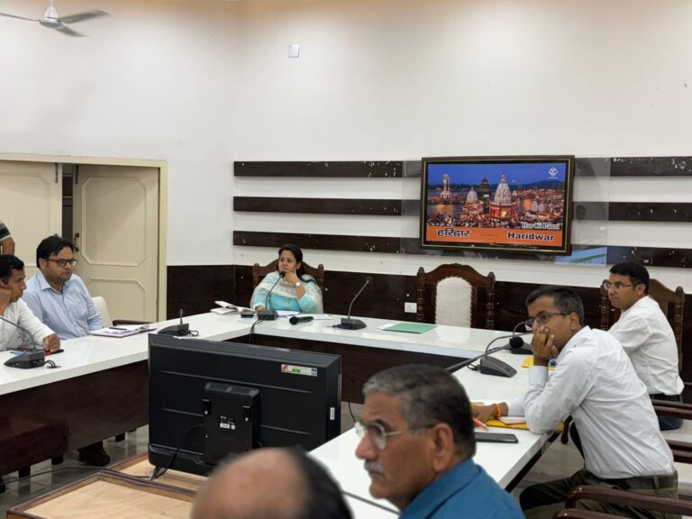 मुख्य-विकास-अधिकारी-की-अध्यक्षता-में-यूसीसी-पंजीकरणों-की-समीक्षा.jpg
