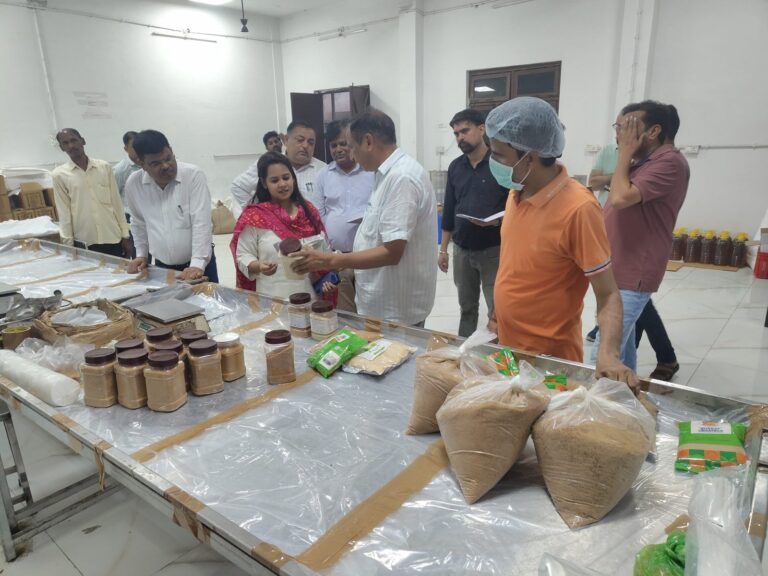 मुख्य-विकास-अधिकारी-ने-किया-नारसन-ब्लॉक-में-ऑर्गेनिक-उत्पादों.jpg