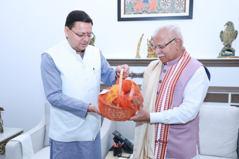 मुख्यमंत्री-धामी-ने-केन्द्रीय-ऊर्जा-व-आवास-एवं-शहरी-कार्य.jpeg