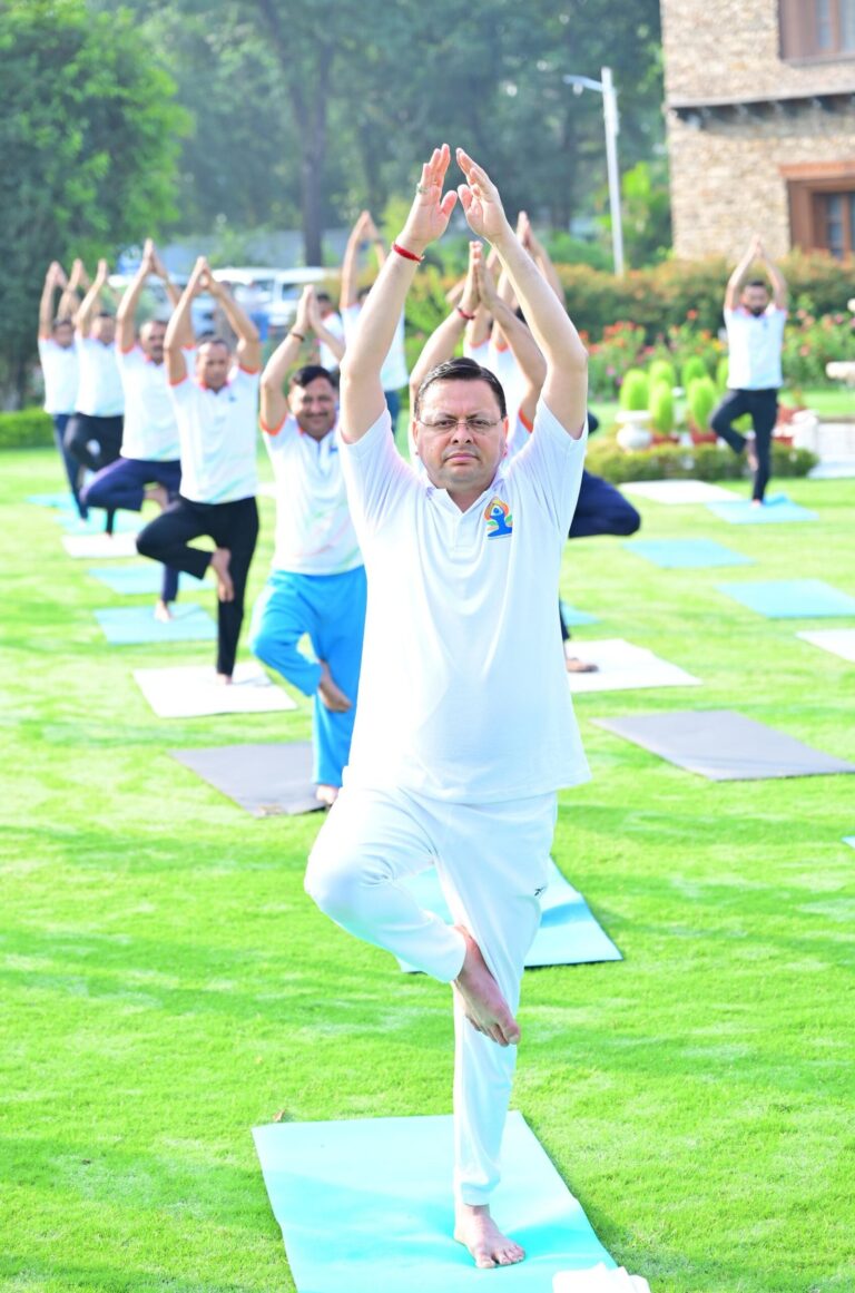 योग-केवल-शारीरिक-अभ्यास-नहीं-बल्कि-आंतरिक-शांति-और-आत्मबोध.jpeg