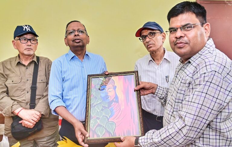 वित-आयोग-के-अध्यक्ष-एन-रवि-शंकर-तथा-सदस्यों-पीएस.jpg