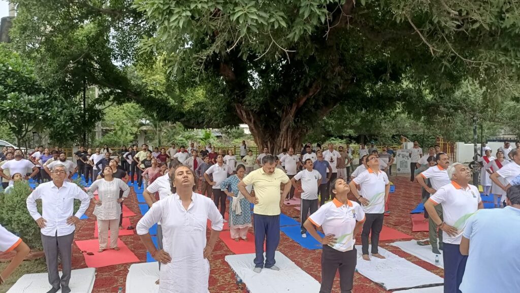 हरिद्वार-में-गूंजा-योग-का-मंत्र-पाँच-स्थानों-में-उमड़ा.jpg