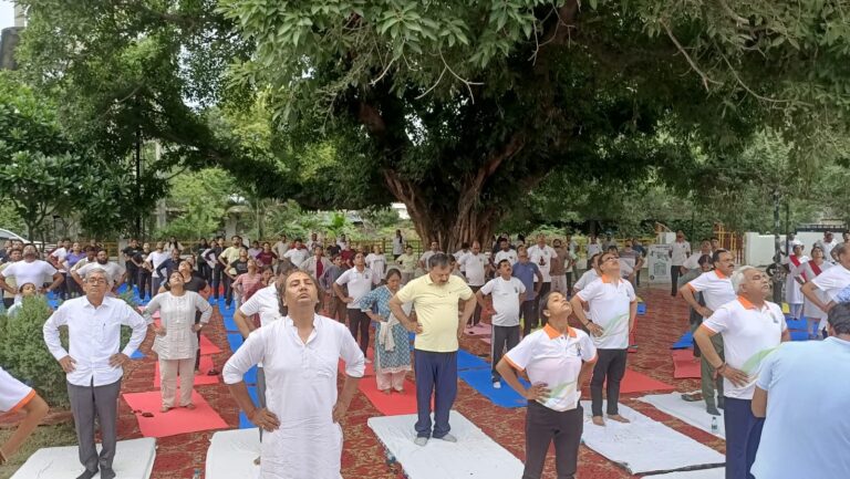 हरिद्वार-में-गूंजा-योग-का-मंत्र-पाँच-स्थानों-में-उमड़ा.jpg