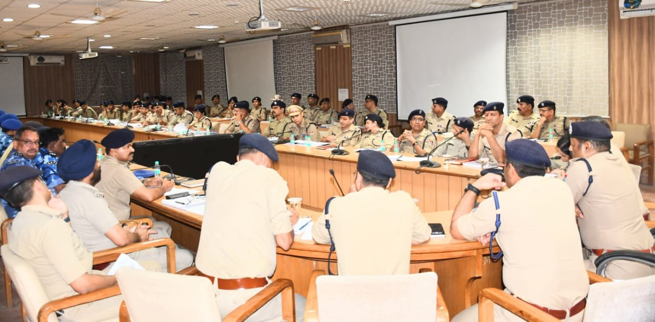 आईजी-लॉइन-ऑर्ड़र-नीलेश-भरणें-पहुंचे-हरिद्वार-समस्त-अधिकारियों-को.jpg