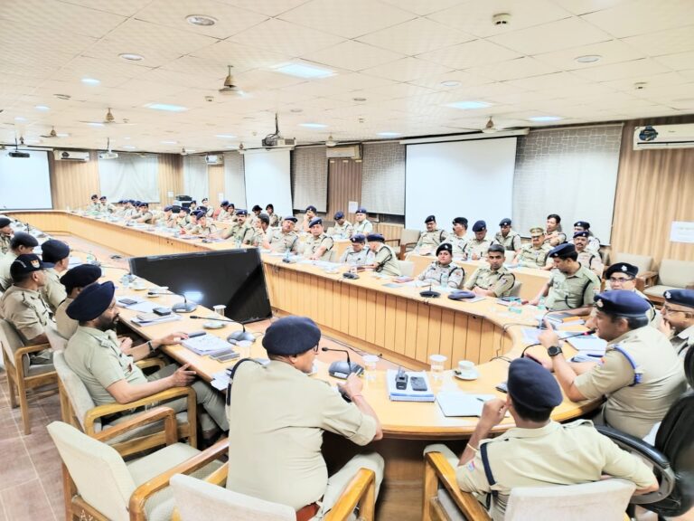 एसएसपी-हरिद्वार-द्वारा-अभी-अभी-ccr-सभागार-में-पुलिस-अधिकारियों-के.jpg