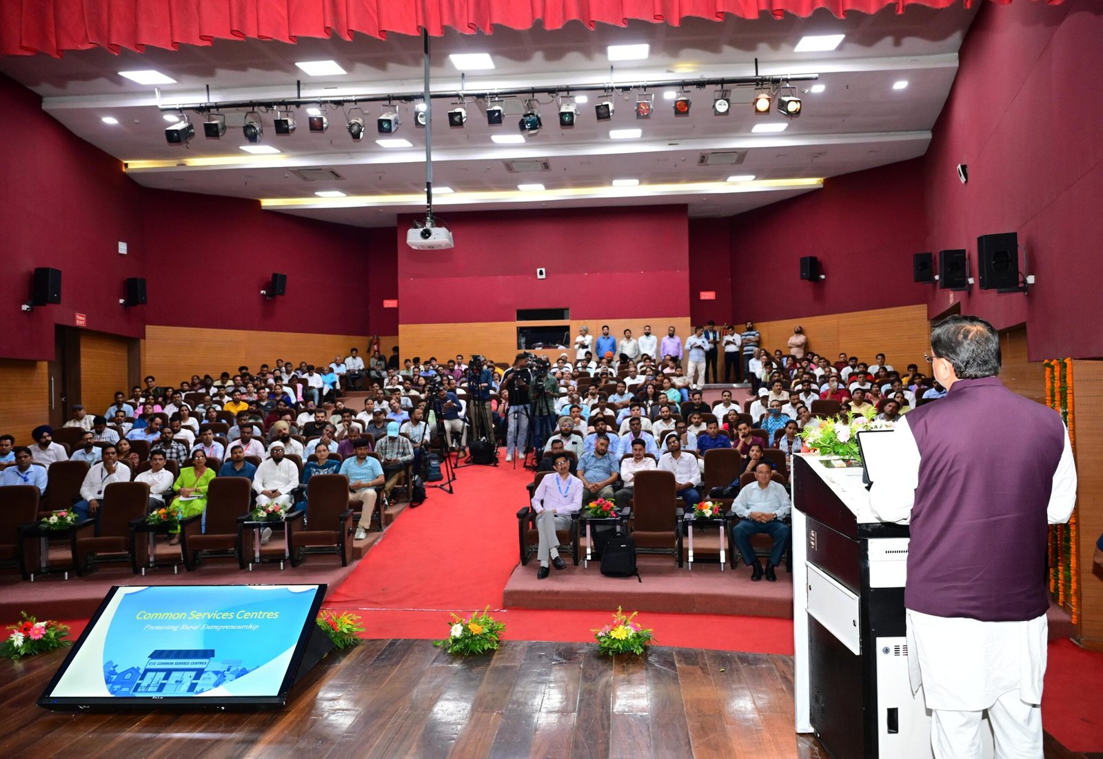 मुख्यमंत्री-धामी-नेआरडीटी-ऑडिटोरियम-सर्वे-चौक-देहरादून-में-सीएससी-दिवस-2025.jpg