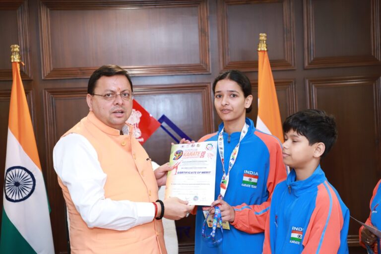 मुख्यमंत्री-ने-उत्तराखंड-के-कराटे-चैंपियन्स-को-किया-सम्मानित.jpg