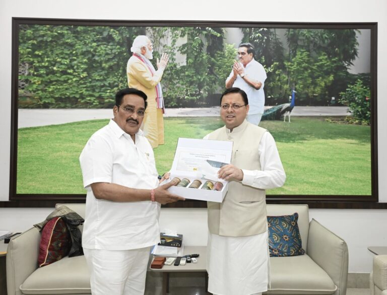 मुख्यमंत्री-ने-की-केन्द्रीय-जल-शक्ति-मंत्री-श्री-सीआर-पाटिल.jpeg