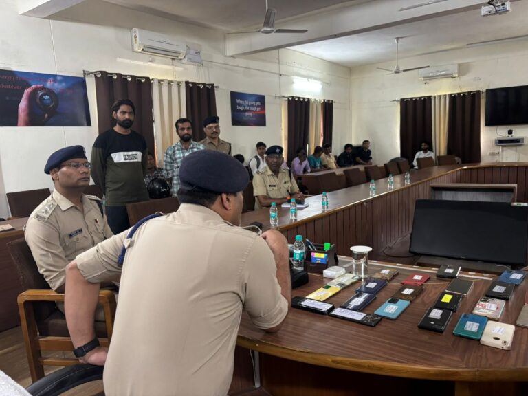 हरिद्वार-पुलिस-ने-फिर-की-खोए-हुए-मोबाइल-फोनों-की.jpg