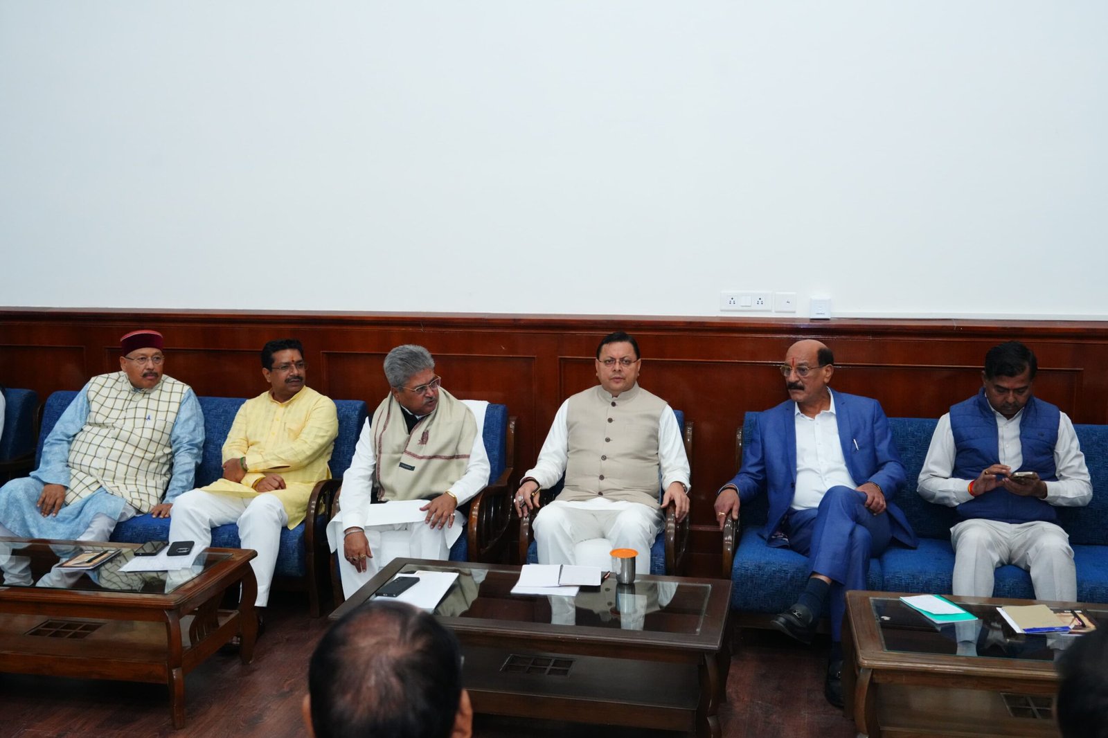 गैरसैंण-भराड़ीसैंण-में-विधान-मण्डल-दल-बैठक-में-प्रतिभाग-करते.jpg