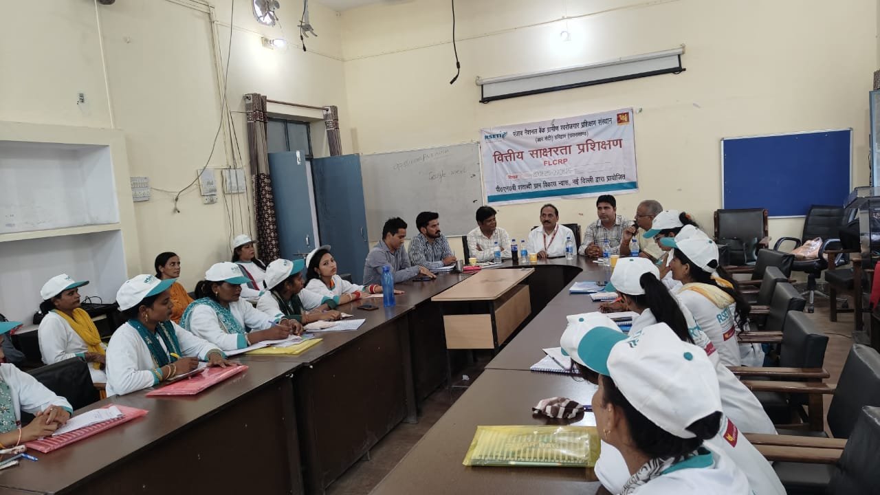 ग्रामीण-महिलाओं-को-वित्तीय-साक्षरता-से-सशक्त-बनाने-हेतु-6-दिवसीय.jpg