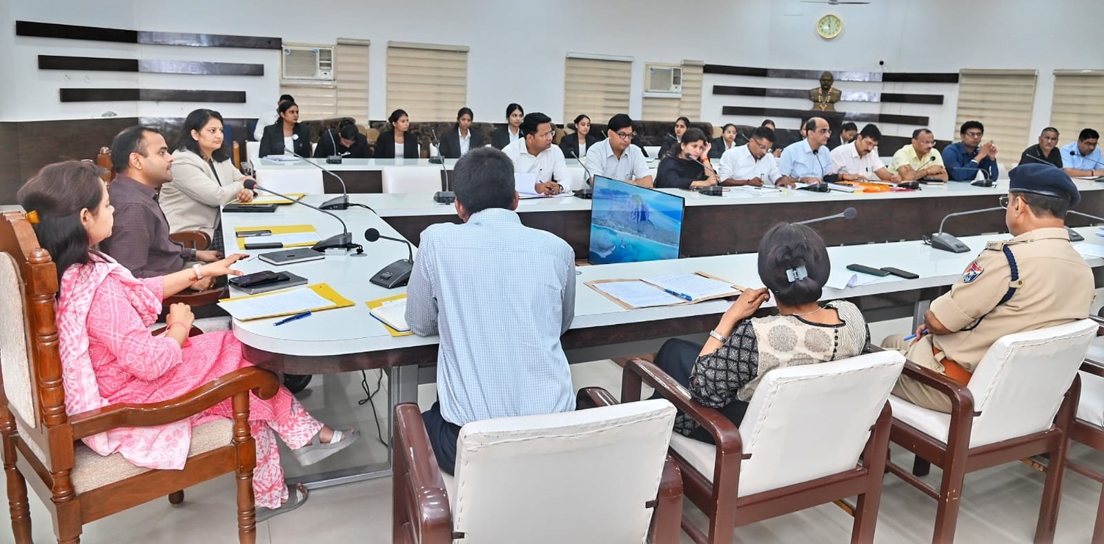जिलाधिकारी-की-अध्यक्षता-में-जिला-महिला-एवं-बाल-कल्याण-संरक्षण.jpg