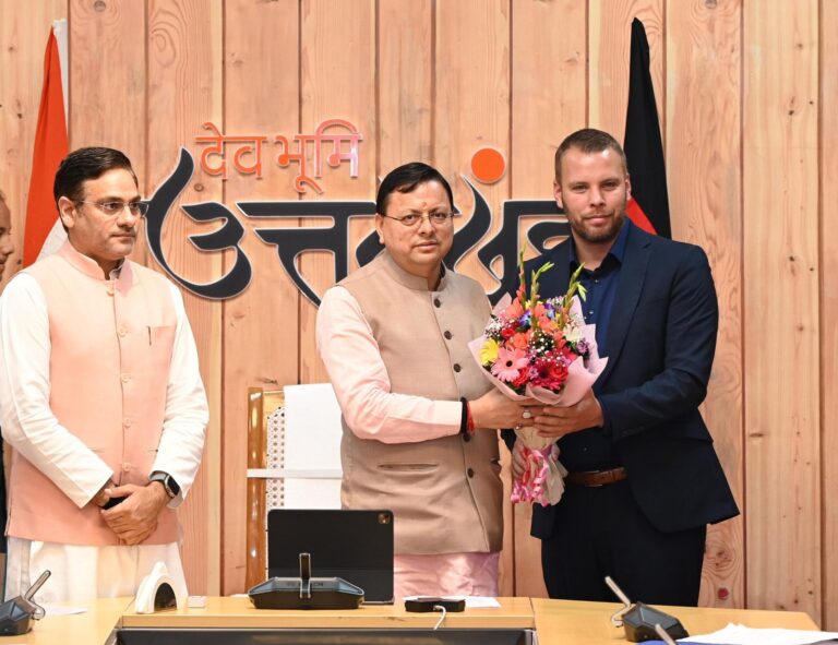 मुख्यमंत्री-की-उपस्थिति-में-उत्तराखण्ड-सरकार-और-जर्मन-स्थित-इनोवेशन.jpg