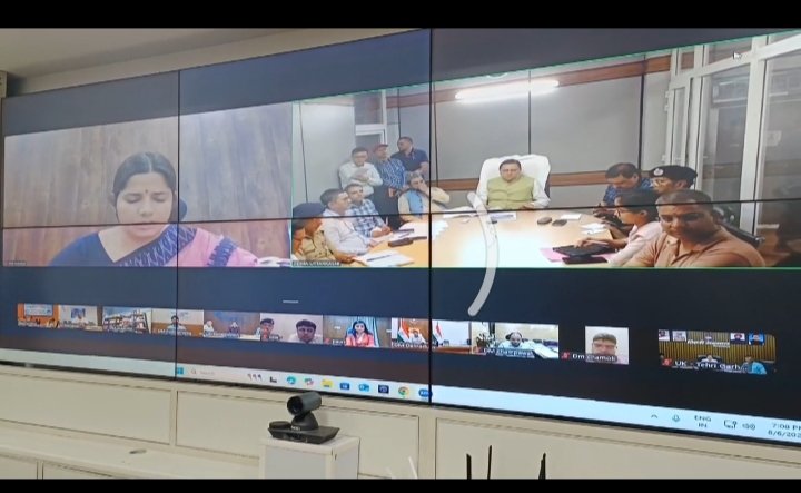 मुख्यमंत्री-धामी-उत्तरकाशी-से-वर्चुअल-माध्यम-से-जिलाधिकारियों-के-साथ.jpg