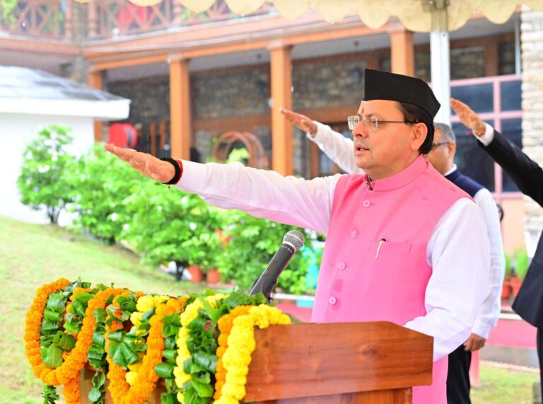 मुख्यमंत्री-धामी-ने-79वें-स्वतंत्रता-दिवस-के-अवसर-पर-मुख्यमंत्री.jpg