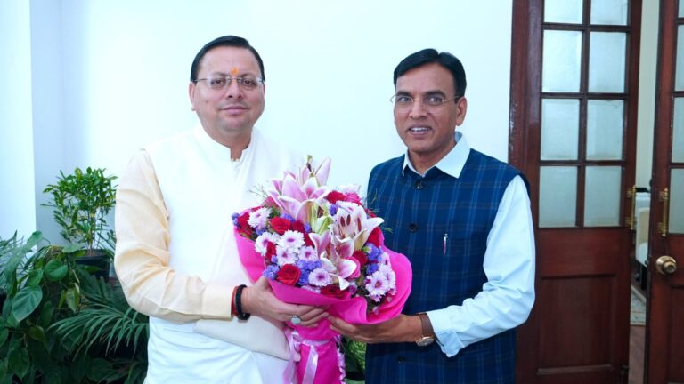 मुख्यमंत्री-धामी-ने-नई-दिल्ली-में-खेल-मंत्री-डॉ-मांडविया.jpg