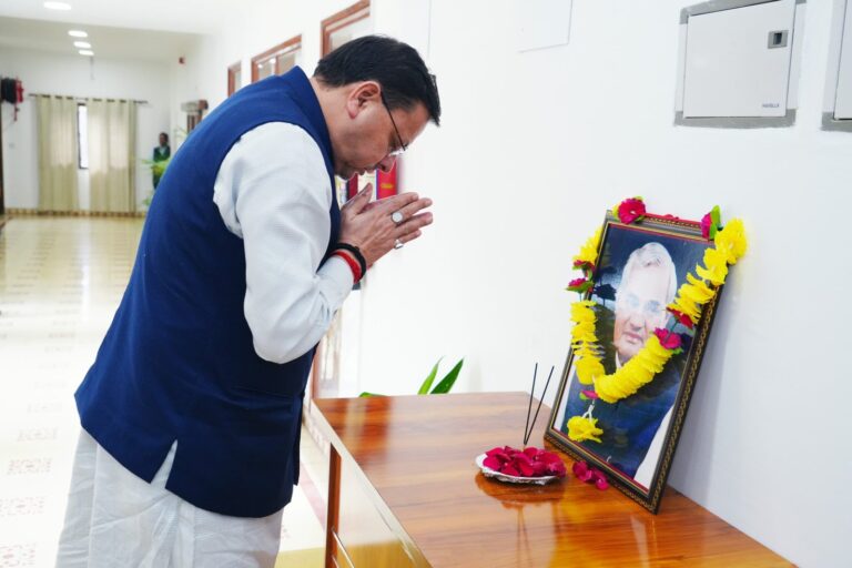 मुख्यमंत्री-धामी-ने-पूर्व-प्रधानमंत्री-भारत-रत्न-अटल-बिहारी-वाजपेयी.jpg