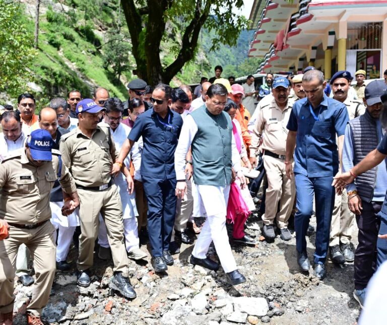 मुख्यमंत्री-धामी-ने-स्यानाचट्टी-में-आपदा-प्रभावित-क्षेत्र-का-किया.jpeg