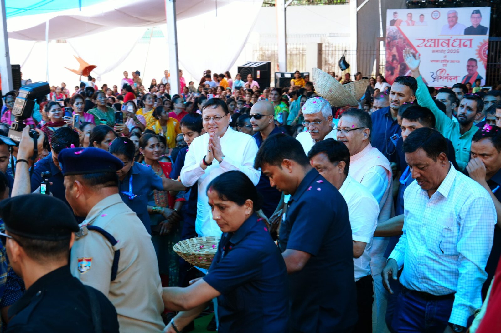 रक्षाबंधन-समारोह-2025-में-सम्मिलित-हुए-सीएम-धामी-माताओं-व.jpeg
