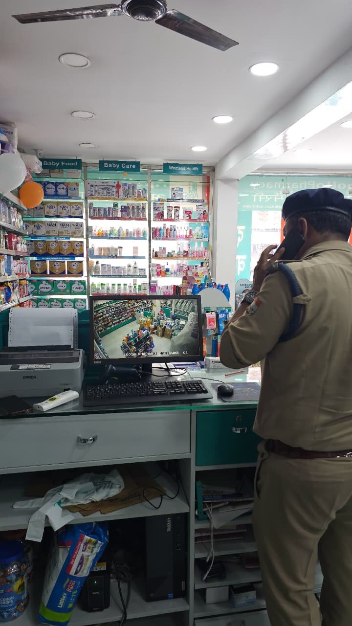 हरिद्वार-पुलिस-की-मेडिकल-स्टोरों-पर-ताबड़तोड़-छापामारी-से-मेडिकल.jpg