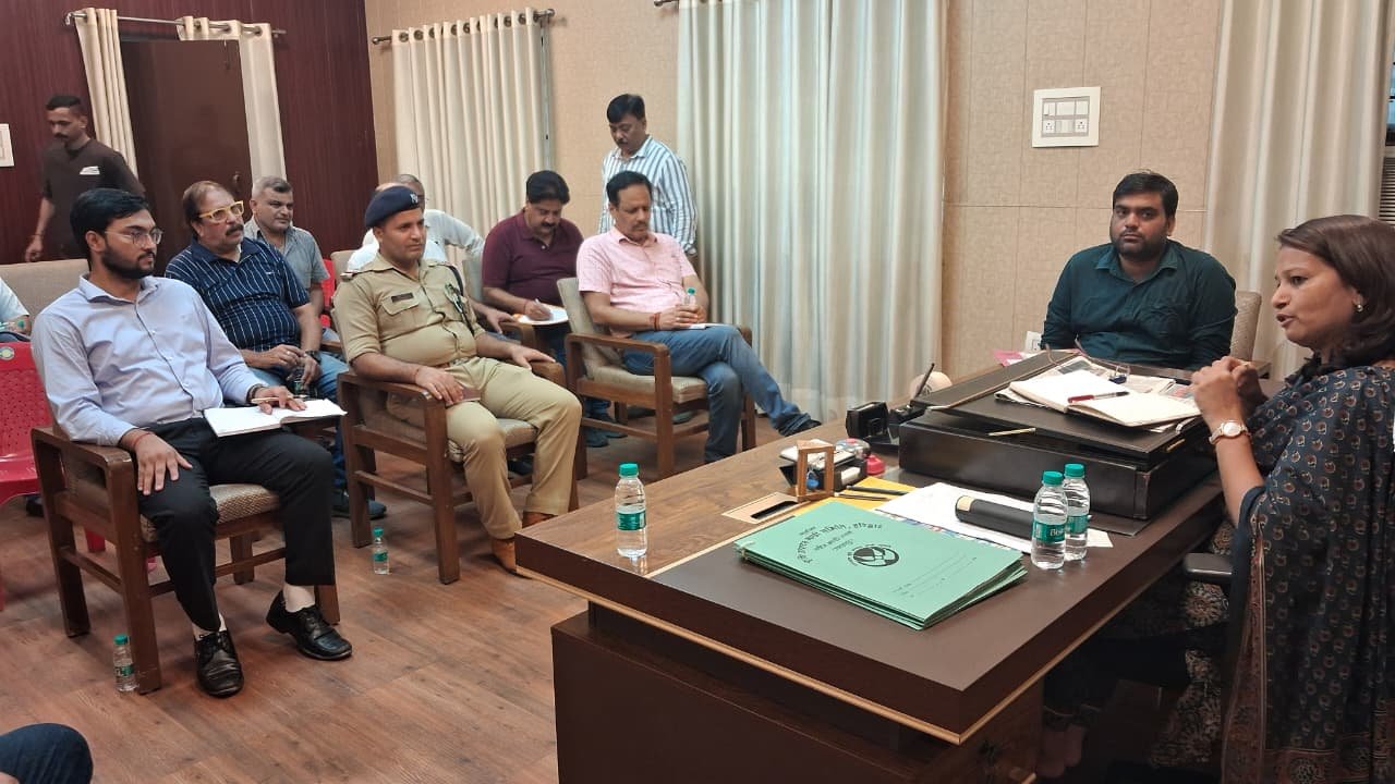 जिलाधिकारी-के-निर्देशन-में-नगर-मजिस्ट्रेट-कुसुम-चैहान-की-अध्यक्षता.jpeg