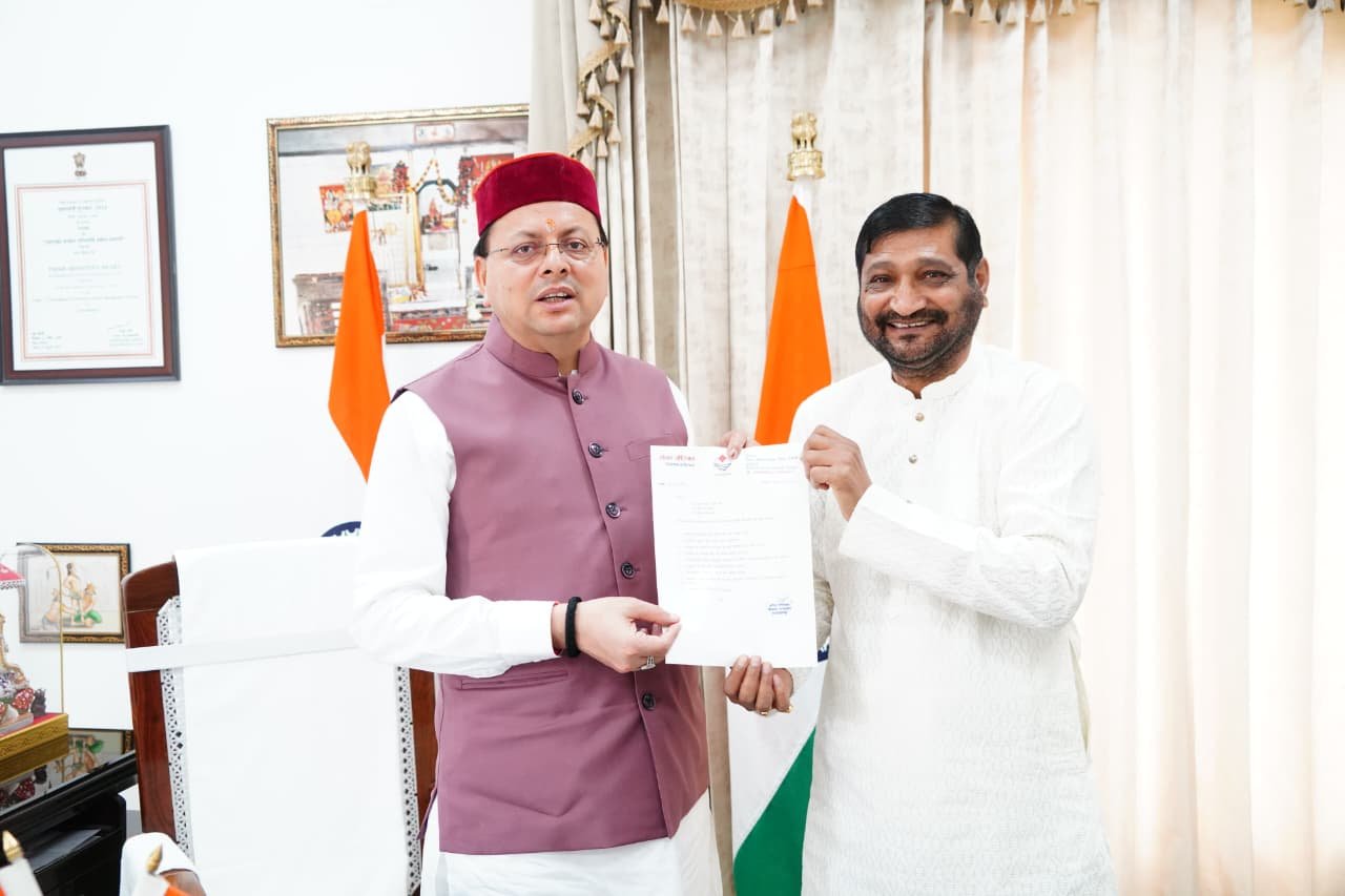 मुख्यमंत्री-धामी-से-विधायक-श्री-पुंडीर-श्री-खजान-दास-श्री.jpeg