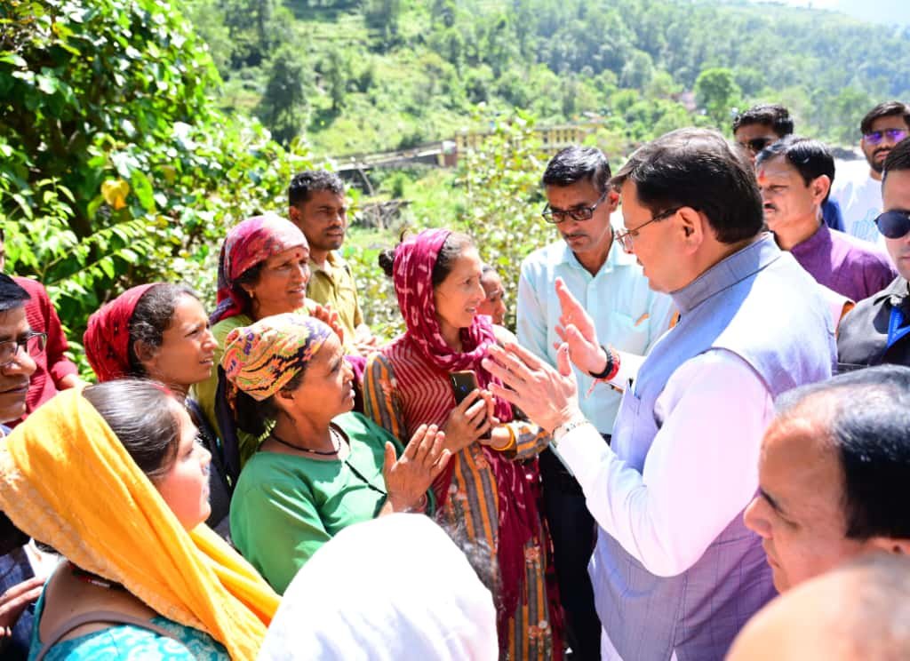 मुख्यमंत्री-ने-चमोली-जिले-के-आपदा-प्रभावित-क्षेत्रों-का-किया.jpg