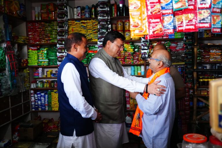 मुख्यमंत्री-ने-देहरादून-के-कुँआवाला-बाजार-में-स्वदेशी-अपनाओ-तथा.jpg