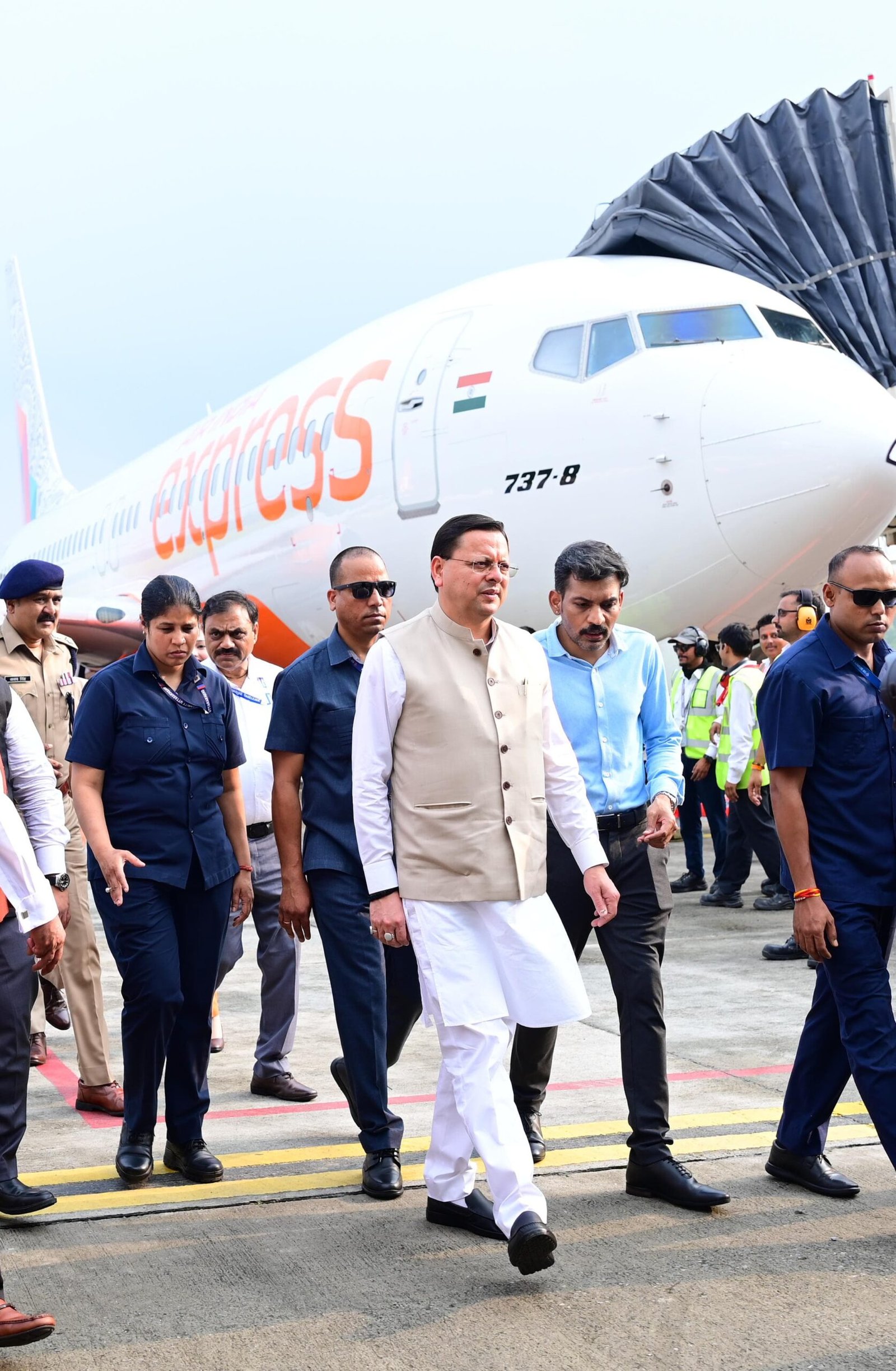 मुख्यमंत्री-श्री-पुष्कर-सिंह-धामी-ने-एयर-इंडिया-एक्सप्रेस-की.jpg