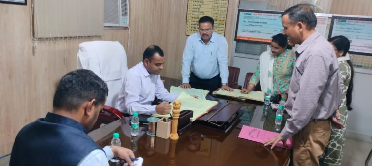 जिलाधिकारी-ने-किया-नगर-निगम-रुड़की-का-औचक-निरीक्षण.jpg