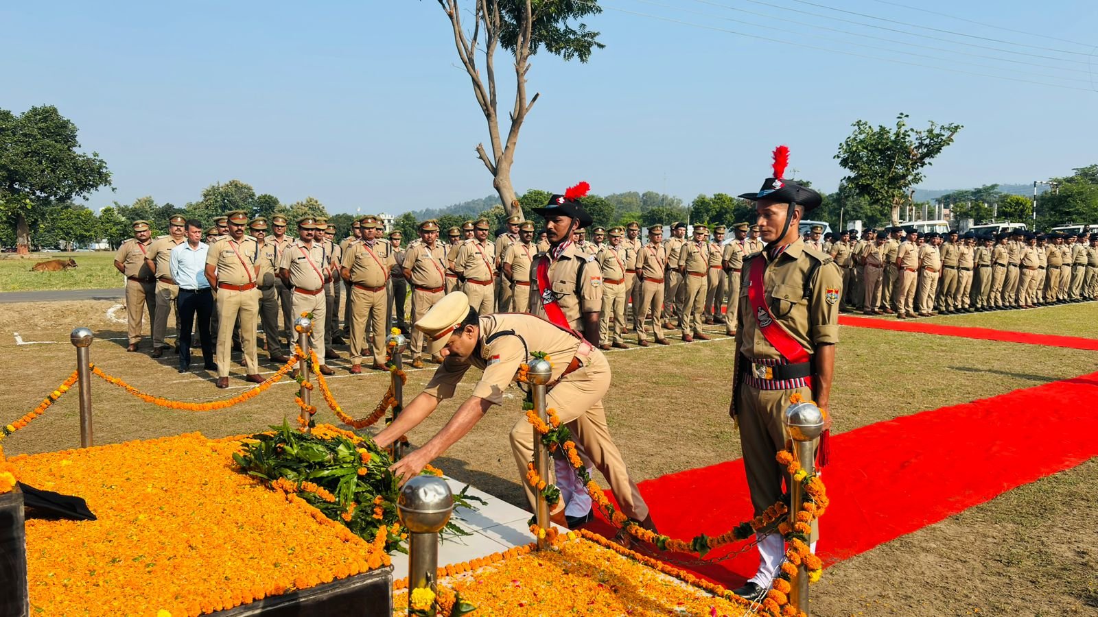 पुलिस-स्मृति-दिवस-पर-पुलिस-लाइन-रोशनाबाद-में-श्रद्धांजलि-कार्यक्रम.jpg