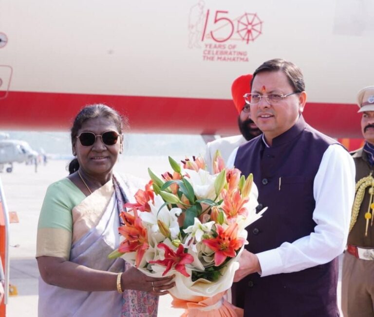 राष्ट्रपति-श्रीमती-मुर्मु-के-जौलीग्रांट-एयरपोर्ट-आगमन-पर-राज्यपाल-मुख्यमंत्री.jpg