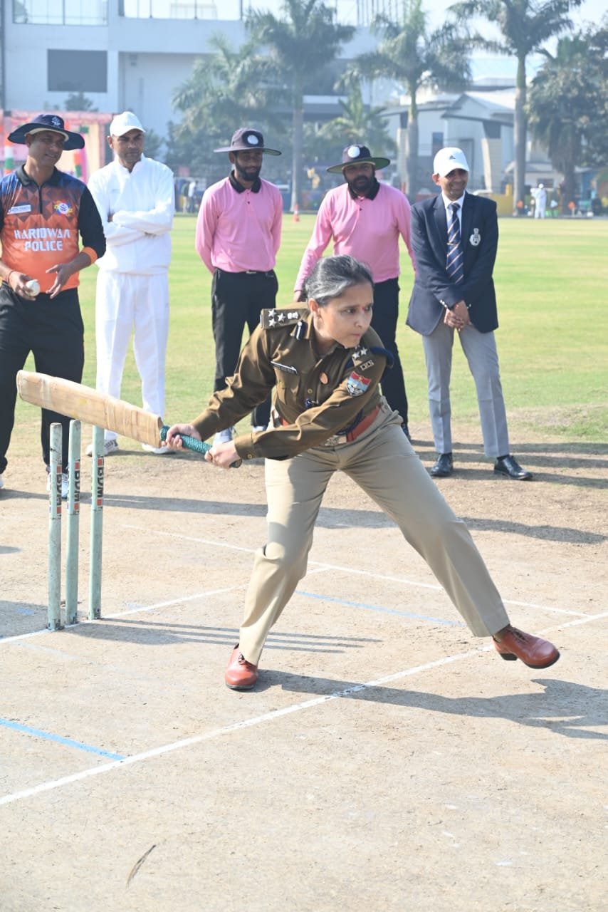 14वीं-प्रादेशिक-जनपदीयवाहिनी-पुलिस-क्रिकेट-प्रतियोगिता-2025-का-हुआ-शुभारंभ.jpg