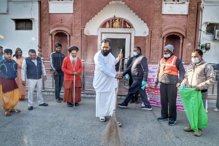 1765028088_661_धर्मनगरी-को-सुंदर-एवं-स्वच्छ-बनाने-के-लिए-धार्मिक-संस्थाओं.jpg