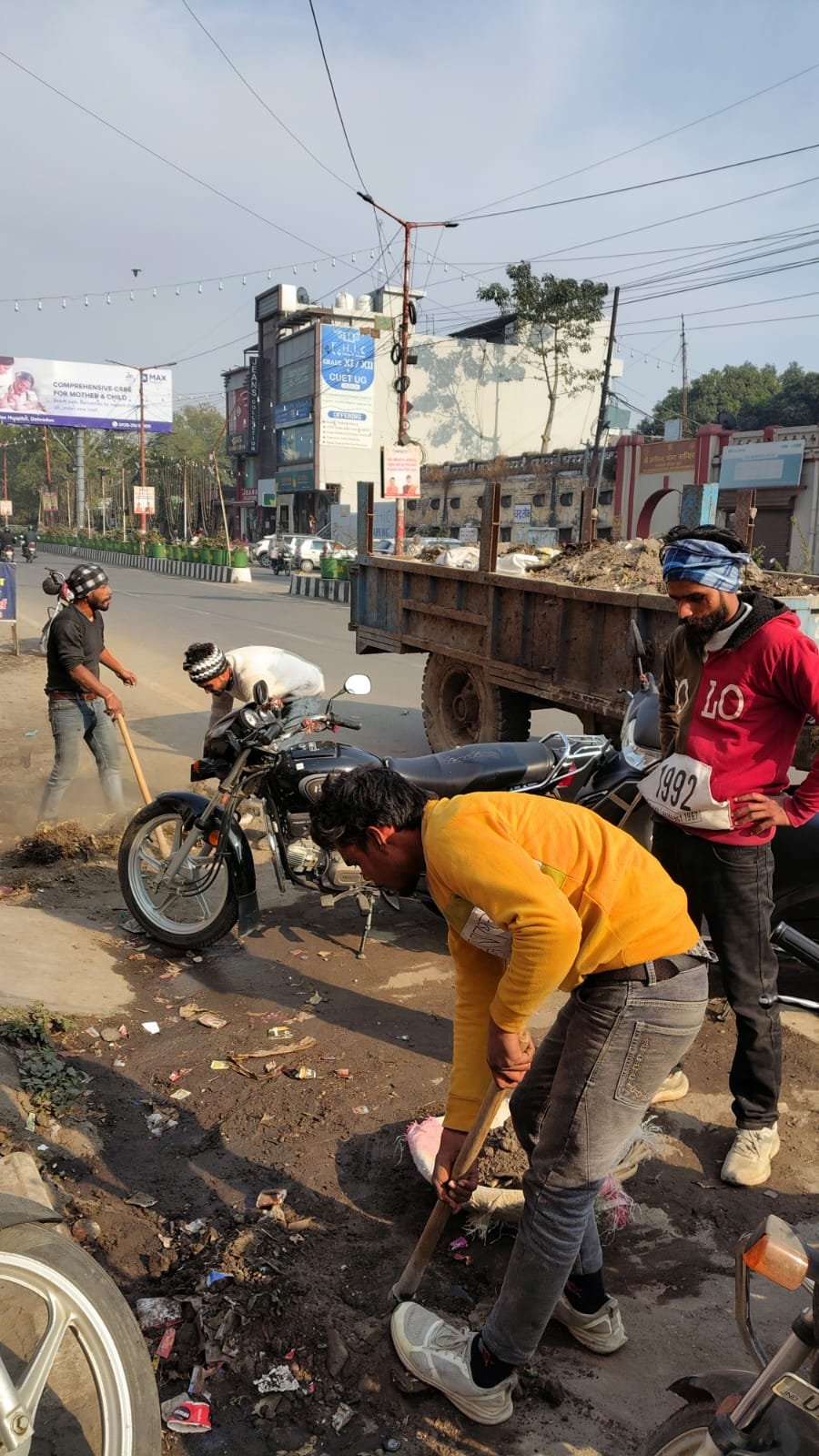 1766757636_695_जनपद-हरिद्वार-को-स्वच्छ-सुंदर-जनपद-बनाने-के-लिए-सफाई.jpg