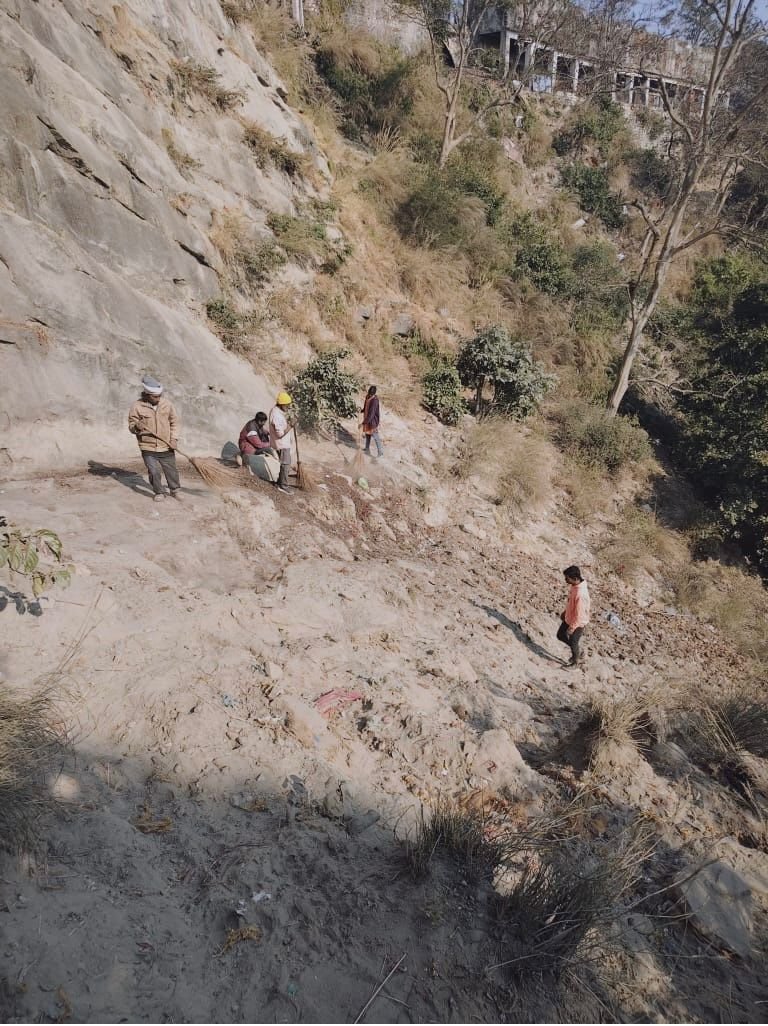 1766843936_703_तीर्थ-नगरी-जनपद-हरिद्वार-को-स्वच्छ-सुंदर-बनाने-के-लिए.jpg