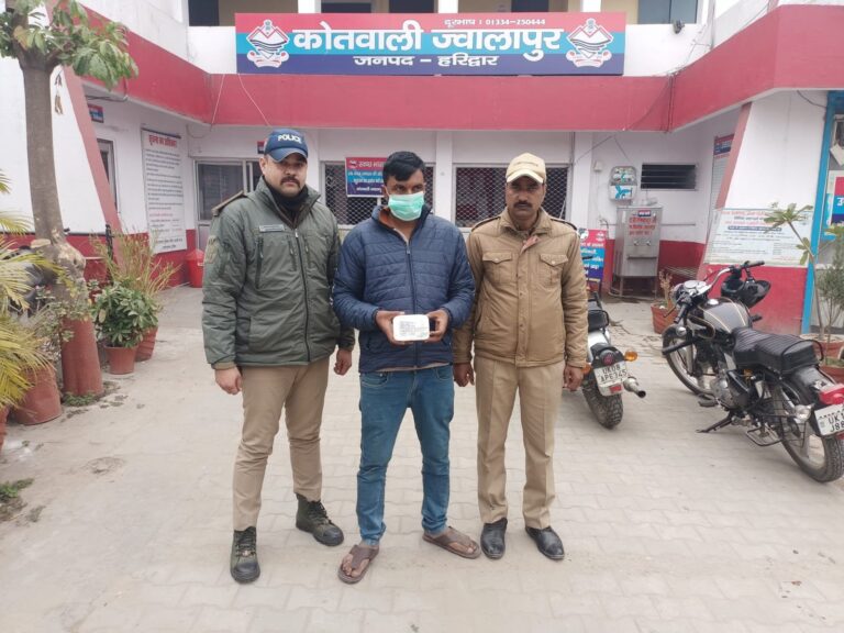 नशा-तस्करों-के-विरुद्ध-हरिद्वार-पुलिस-की-प्रभावी-कार्यवाही-हाथ.jpg