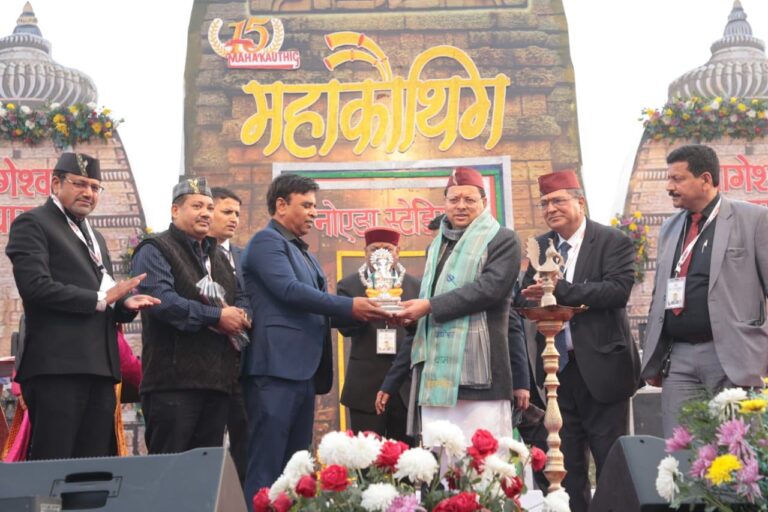 नोएडा-में-आयोजित-15वें-उत्तराखंड-महाकौथिक-में-पहुंचे-मुख्यमंत्री-पुष्कर.jpg