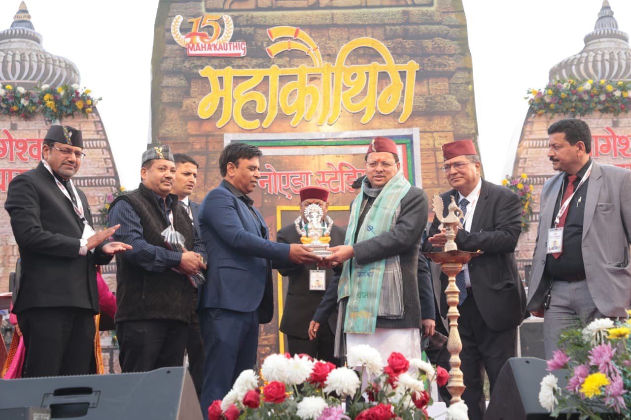 नोएडा-में-आयोजित-15वें-उत्तराखंड-महाकौथिक-में-पहुंचे-मुख्यमंत्री-पुष्कर.jpg