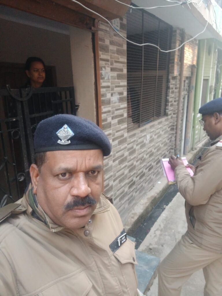 सुबह-सवेरे-हरिद्वार-पुलिस-ने-चलाया-सत्यापन-अभियान.jpg