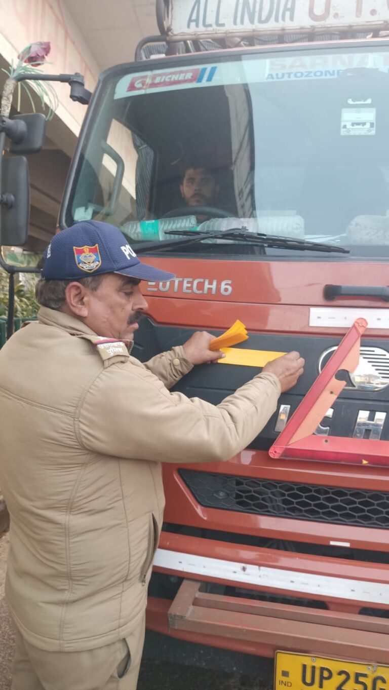 SSP-हरिद्वार-के-निर्देश-पर-हरिद्वार-में-चलाया-गया-रिफ्लेक्टर.jpg