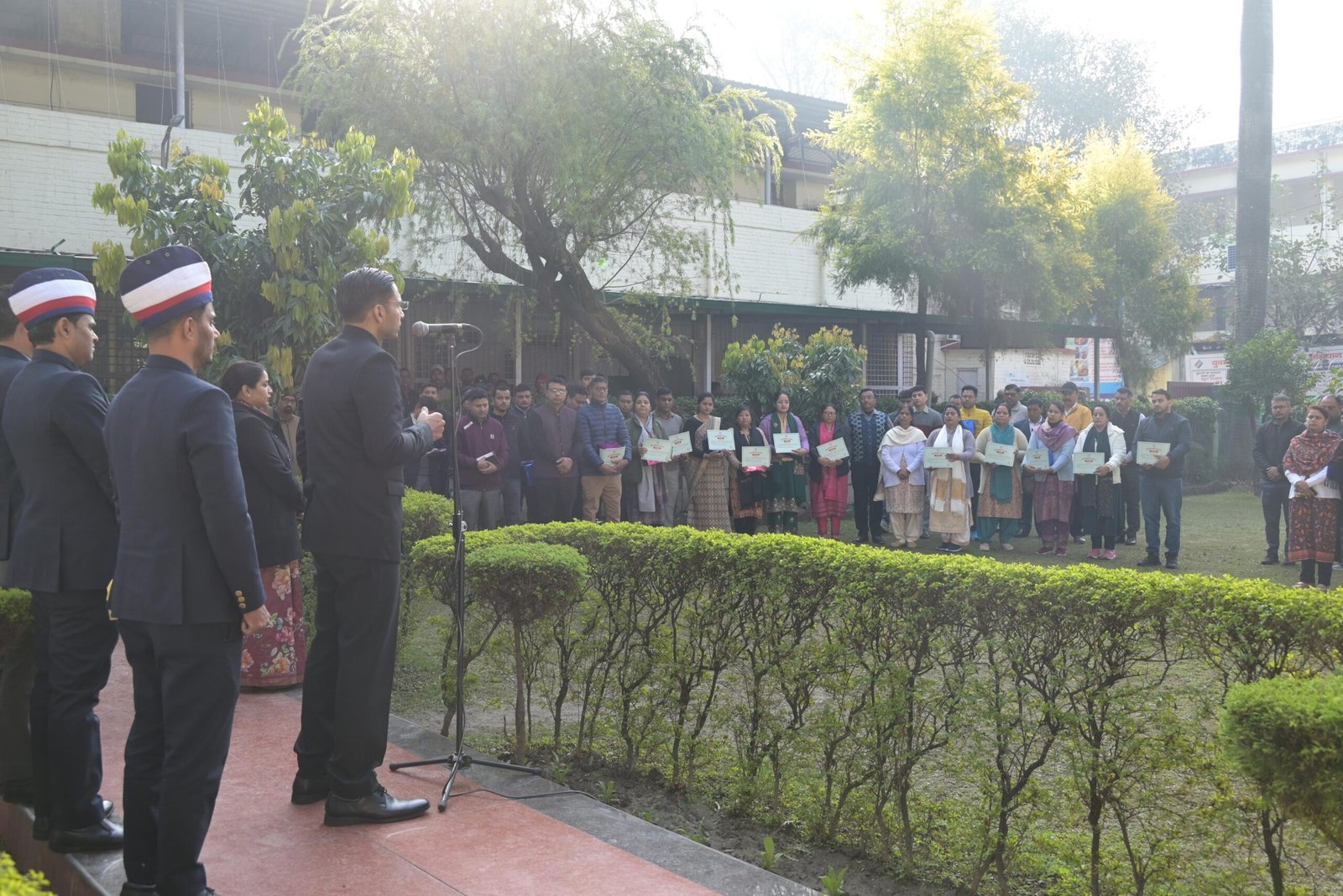 गणतंत्र-दिवस-पर-जिलाधिकारी-सविन-बंसल-ने-कलेक्ट्रेट-परिसर-में.jpg