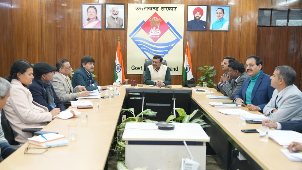 मुख्य-सचिव-की-अध्यक्षता-में-उत्तराखंड-मेट्रो-रेल-शहरी-बुनियादी.jpg